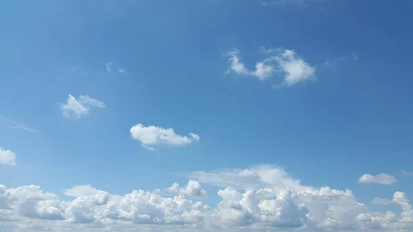 Awan Putih Terang Langit Biru — Stok Foto