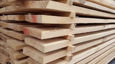 bir yığın içinde yığılmış panoları