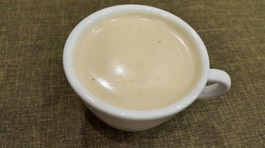 Bir fincan kahve. Kahve ahşap yüzeye