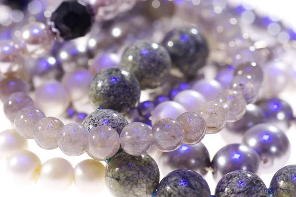 Perlen Perlenkette Silberperlen Auf Weißem Hintergrund — Stockfoto