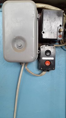 Elektrik tahtası. Duvara monte edilmiş elektrik koruması