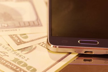 Finans. Kar. Bankacı -lık. Dolar faturaları ve telefon