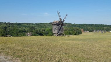 Yel değirmeni. Siarinnoe inşaatı. Yel değirmenleri ile peyzaj