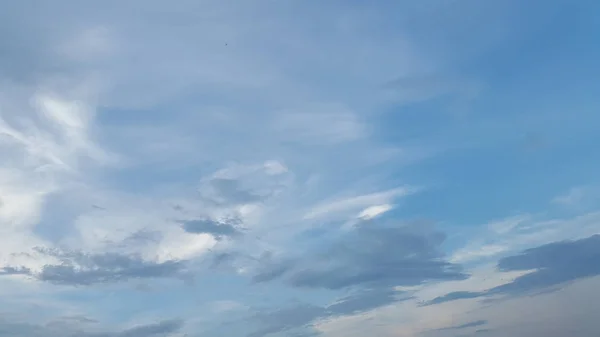 Wolken Himmel Wolkenhintergrund Leichte Weiße Wolken Blauen Himmel — Stockfoto