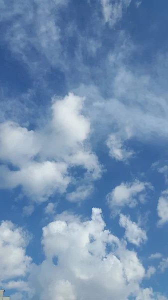 Wolken Himmel Wolkenhintergrund Leichte Weiße Wolken Blauen Himmel — Stockfoto