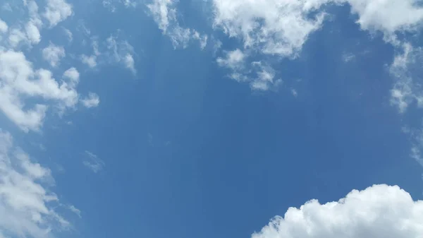 Wolken Himmel Wolkenhintergrund Leichte Weiße Wolken Blauen Himmel — Stockfoto