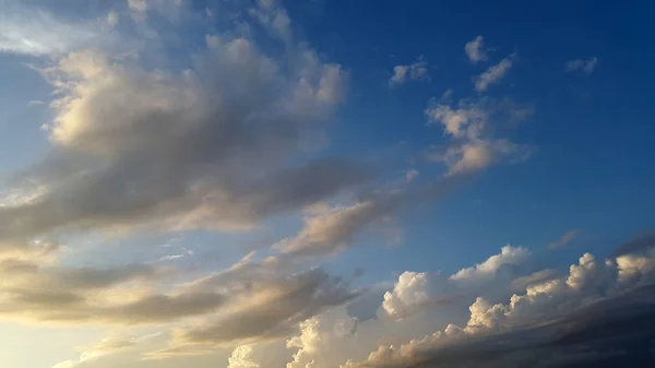 Sonnenuntergang Wolken Bei Sonnenuntergang Hintergrund Für Postkarten Wolken Foto Bei — Stockfoto