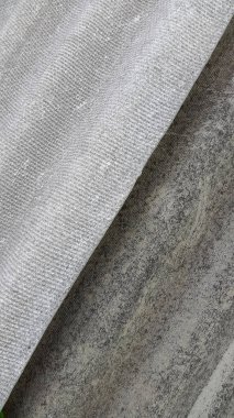 Kayrak. Eski bir arduvaz. Asbest ürünü. Dikiş ile eski dikey arduvaz