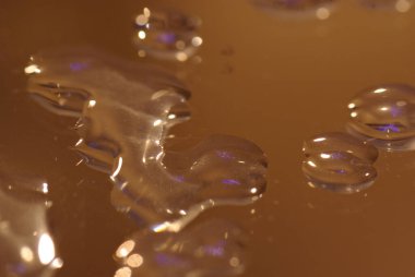 Düşen çikolata baloncukları ile soyut arkaplan