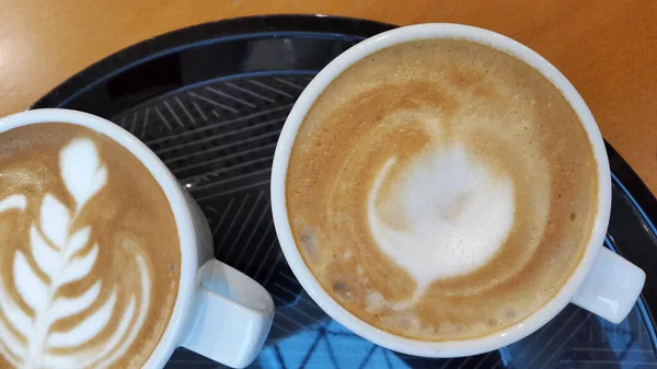 Tasse Kaffee Mit Einem Muster Von Heißer Schokolade — Stockfoto