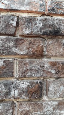 Tuğlalar. Tuğla duvar Kirli tuğla yüzey