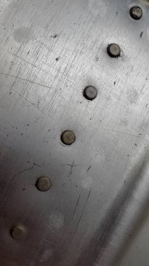 Metal. Alüminyum. Perçinli levha metali. Perçinli metal plaka