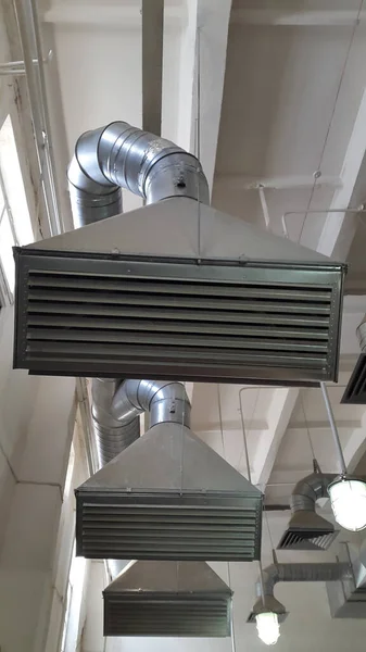 Вентиляция Вентиляционные Трубы Решеткой Система Вентиляции — стоковое фото
