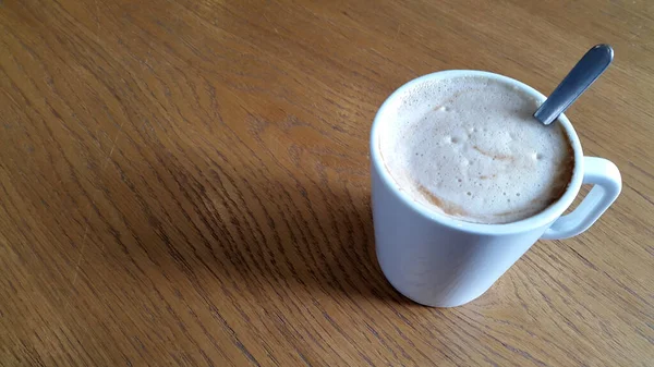 煮好的咖啡瓷杯加咖啡 热咖啡饮料 — 图库照片