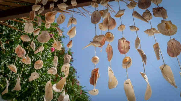 deniz kabukları rüzgar ahenge bir açık mavi gökyüzü