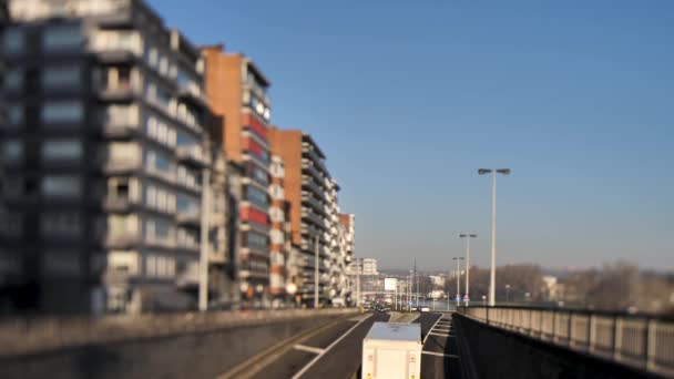 Trafik Som Passerar Förbi Väg Staden Liège — Stockvideo