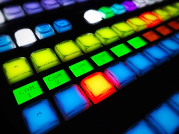 Yayın videosu karıştırıcısında aydınlatılmış düğmeler