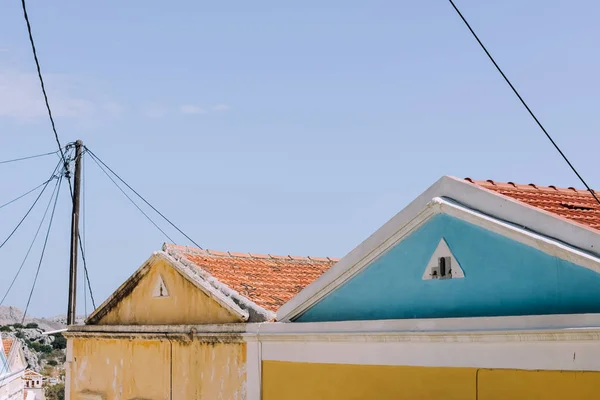 シミ島 ギリシャ 2018 小さな通り カラフルな明るい家 ギリシャのシミ島の晴れた日に階段 — ストック写真