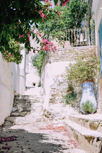 Σύμη Ελλάδα Circa Ιουνίου 2018 Μικρά Δρομάκια Πολύχρωμα Φωτεινά Σπίτια — Φωτογραφία Αρχείου