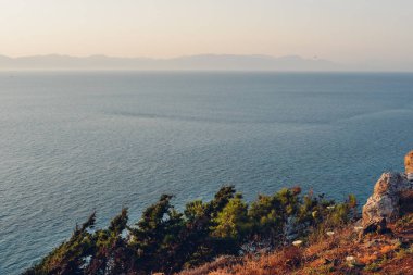 Rhodes, Yunanistan - Haziran 2018 yaklaşık: Rodos, Yunanistan batı kenarında günbatımı, Ege Denizi.