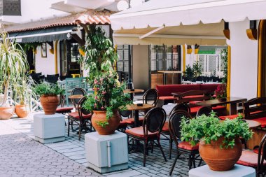 Rhodes, Yunanistan - yaklaşık Haziran 2018: Rhodes şehir Rodos Adası Yunanistan bir güneşli yaz gününde sokaklarda.