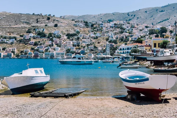 Symi Island Greece Circa June 2018 Лодки Побережье Острова Сими — стоковое фото