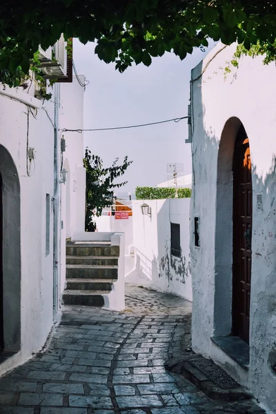 Lindos Phodes Greece Circa June 2018 Узкие Волнистые Улочки Лабиринтах — стоковое фото