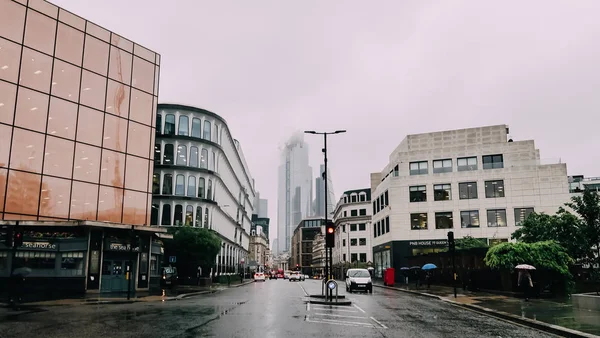 London Circa Június 2019 London Központi Utcáin Egy Esős Napon — Stock Fotó