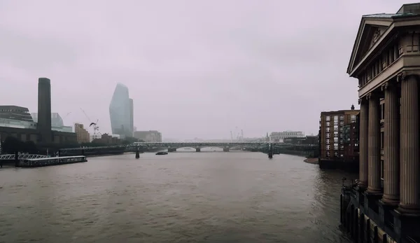 London Storbritannien Circa Juni 2019 Dimmigt Stadsbilden Och Thames River — Stockfoto