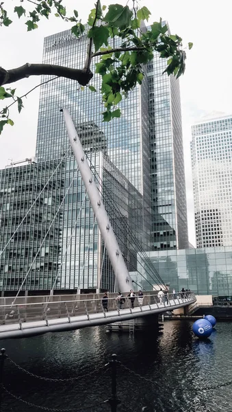 Londen Circa Juni 2019 South Quay Footbridge Moderne Architectuur Met — Stockfoto