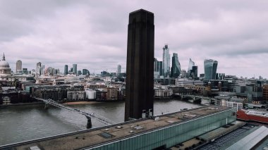 Londra, Birleşik Krallık-Circa Haziran 2019: Tate Modern gözlem güvertelesi 'nden.