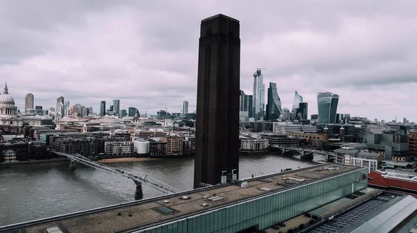 Londra, Birleşik Krallık-Circa Haziran 2019: Tate Modern gözlem güvertelesi 'nden.
