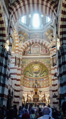 Marsilya, Fransa - Eylül 2019: Muhafızlar Leydisi Bazilikası 'nın ya da Notre-Dame de la Garde' nin içerisinin detayları.