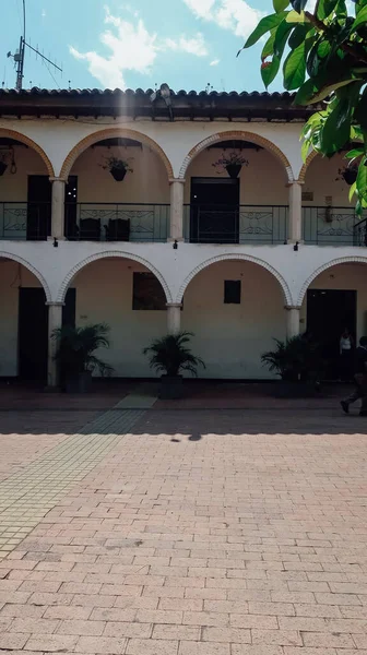 Guaduas Colômbia Fevereiro Circa 2020 Construção Pintada Branco Estilo Arquitetônico — Fotografia de Stock