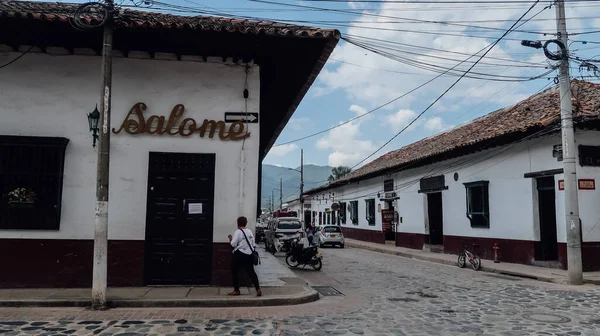 Guaduas Colombia Circa Februari 2020 Geplaveide Straat Met Gebouwen Witte — Stockfoto