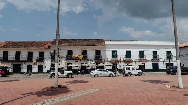 Guaduas Colômbia Fevereiro Circa 2020 Rua Paralelepípedos Com Edifícios Pintados — Fotografia de Stock