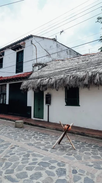 Guaduas Colombia Circa February 2020 Брукована Вулиця Будівлями Пофарбованими Білий — стокове фото