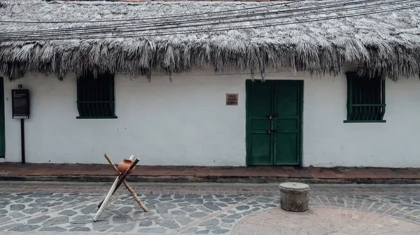 Guaduas Colômbia Fevereiro Circa 2020 Rua Paralelepípedos Com Edifícios Pintados — Fotografia de Stock