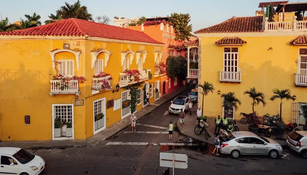 Cartagena Colômbia Fevereiro Circa 2020 Edifícios Antigos Pintados Amarelo Brilhante — Fotografia de Stock