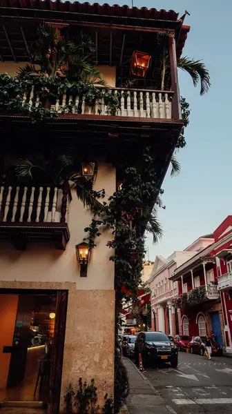 Cartagena Colômbia Fevereiro Circa 2020 Edifícios Coloridos Com Varandas Flores — Fotografia de Stock