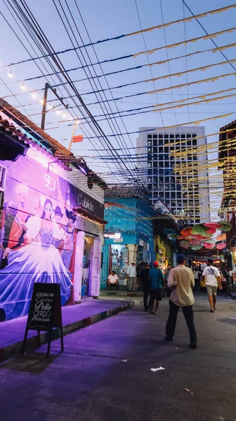 Cartagena Colômbia Fevereiro Circa 2020 Vida Noturna Pessoas Ruas Coloridas — Fotografia de Stock