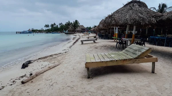 Rincon Del Mar Colombia Circa Febrero 2020 Tumbonas Madera Playa — Foto de Stock