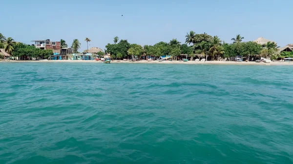 リンコン コロンビア Circa 2020年2月 セーリングボートからカリブ海の白い砂 ヤシの木 ターコイズブルーの海と熱帯の島のビーチの景色 — ストック写真