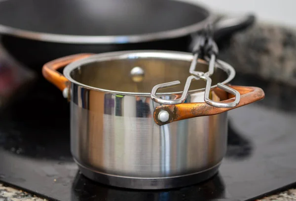 Kochutensilien Aus Metall Der Küche Eines Hauses — Stockfoto