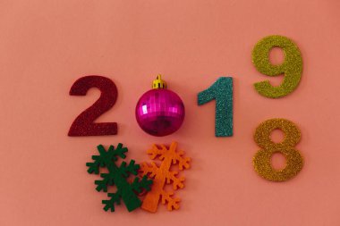 Mutlu yeni yıl 2019 pembe bir arka plan üzerinde
