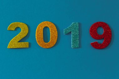 Mutlu yeni yıl 2019 mavi bir arka plan üzerinde 