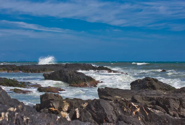 Olas en la playa de un mar mediateranea —  Fotos de Stock