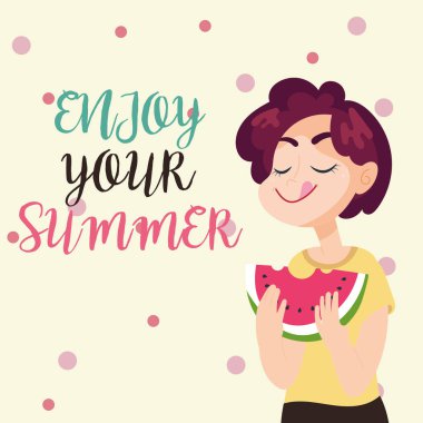 Mutlu kadın bir karpuz yiyor 