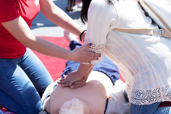 CPR ve ilk yardım eğitim tıbbi prosedür