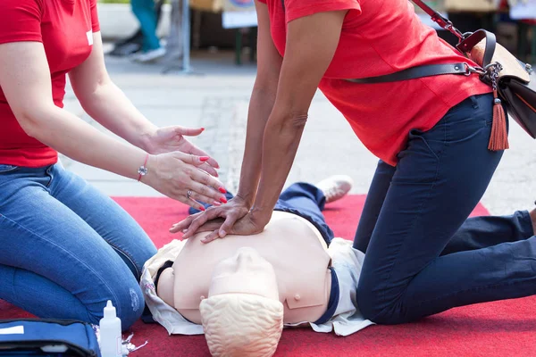 CPR ve ilk yardım eğitim tıbbi prosedür